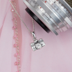 Srebrny naszyjnik APARAT FOTO SWAROVSKI - kolory