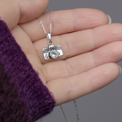 Srebrny naszyjnik APARAT FOTO SWAROVSKI - kolory