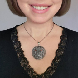 Srebrna, duża zawieszka z granatami TYGRYS - p 925