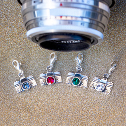 Srebrny charms z Swarovski Crystals APARAT pr 925
