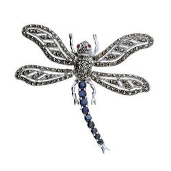 Srebrna broszka z szafirami - ważka